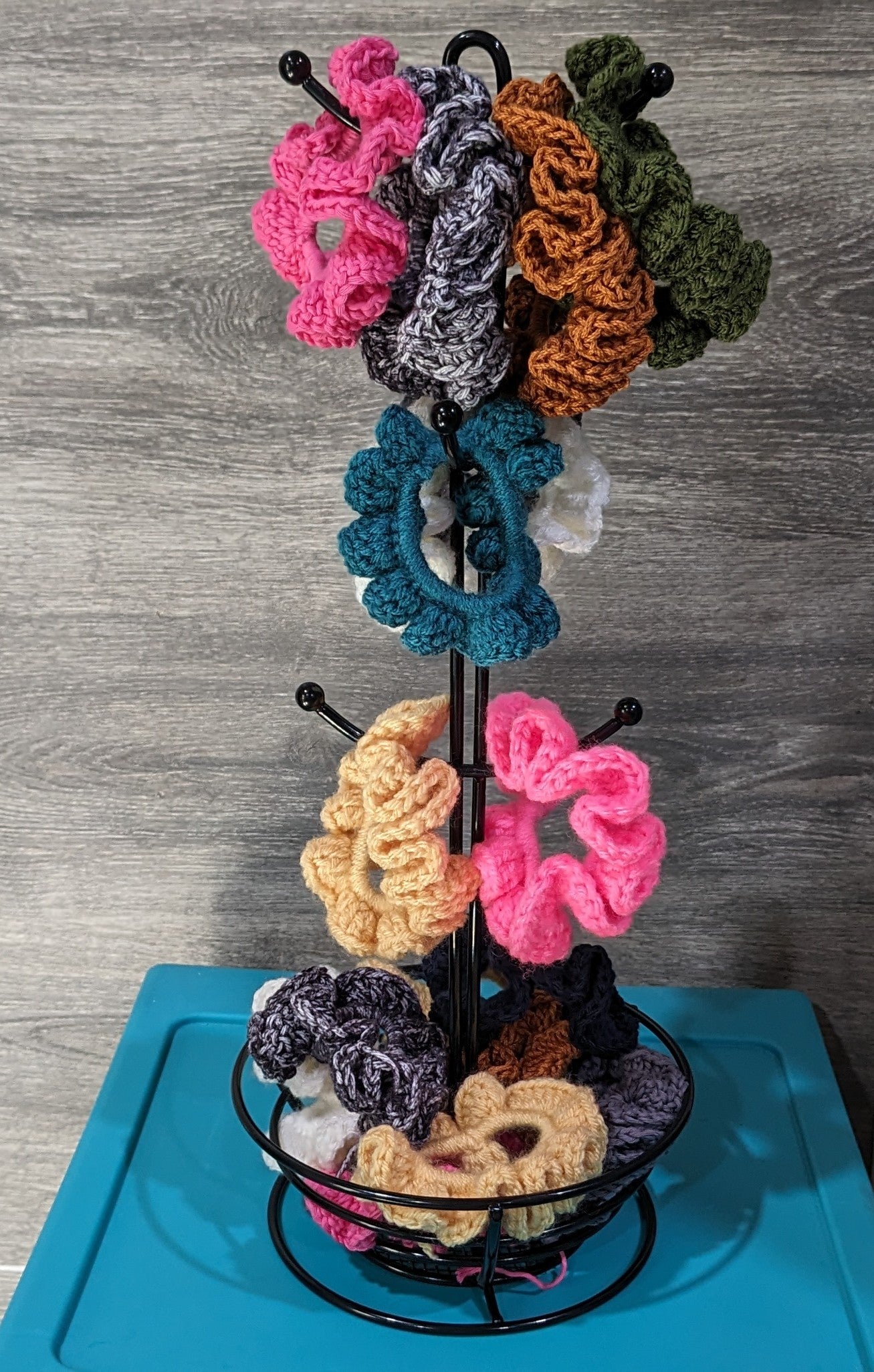 Crochet scrunchies image 6